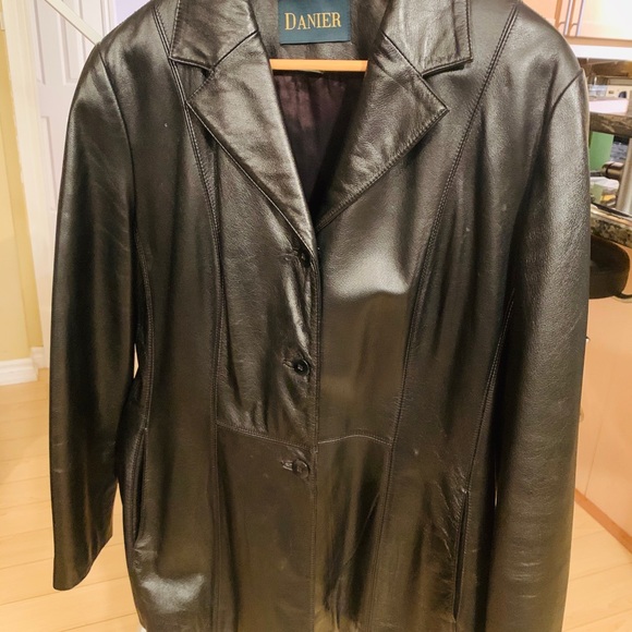 Danier leather jacket.Very good condition. - Picture 6 of 9